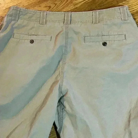 Menβs L.L Bean Khaki Relaxed Fit Cargo Style Pants, 40 x 34 - Picture 3 of 4